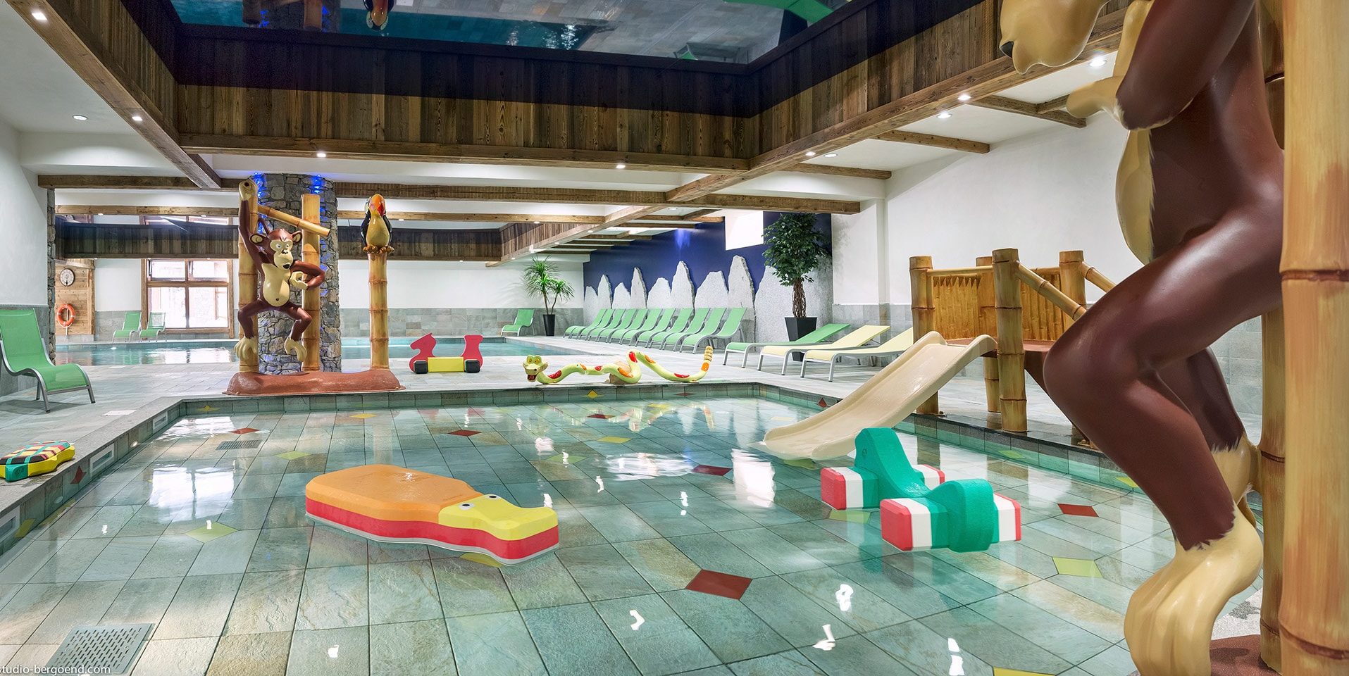 CGH Kalinda Tignes Les Boisses Tignes-Val d'Isere Frankrijk wintersport skivakantie luxe zwembad kinderen spelen water glijbaan spelen ontspannen