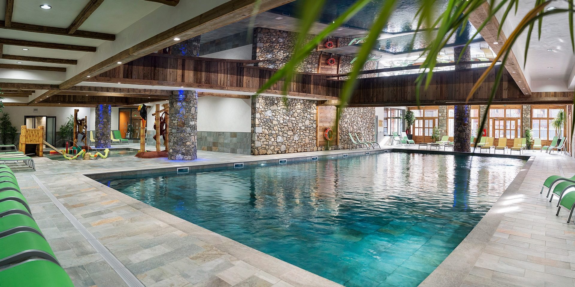 CGH Kalinda Tignes Les Boisses Tignes-Val d'Isere Frankrijk wintersport skivakantie luxe zwembad zwemmen kindergedeelte kinderbad spelen ontspannen relaxen
