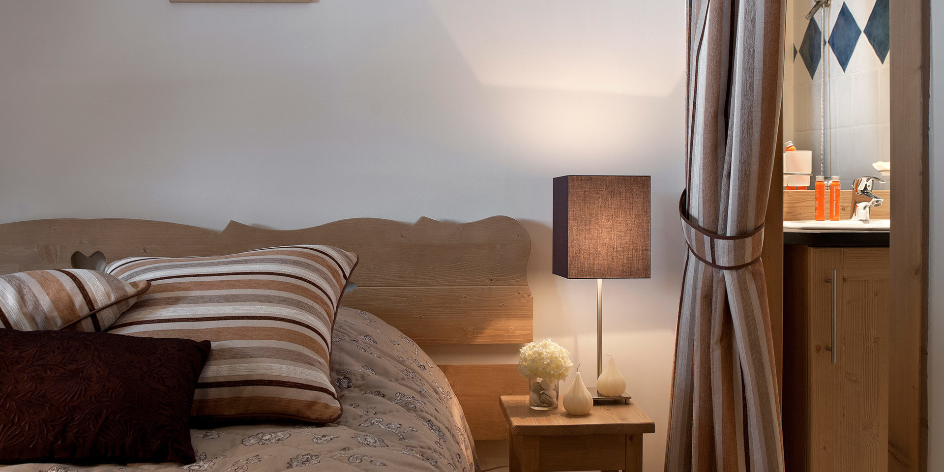 CGH Les Chalets de Jouvence Les Carroz Le Grand Massif Frankrijk wintersport skivakantie luxe slaapkamer 2-persoonsbed lekker slapen ontspannen