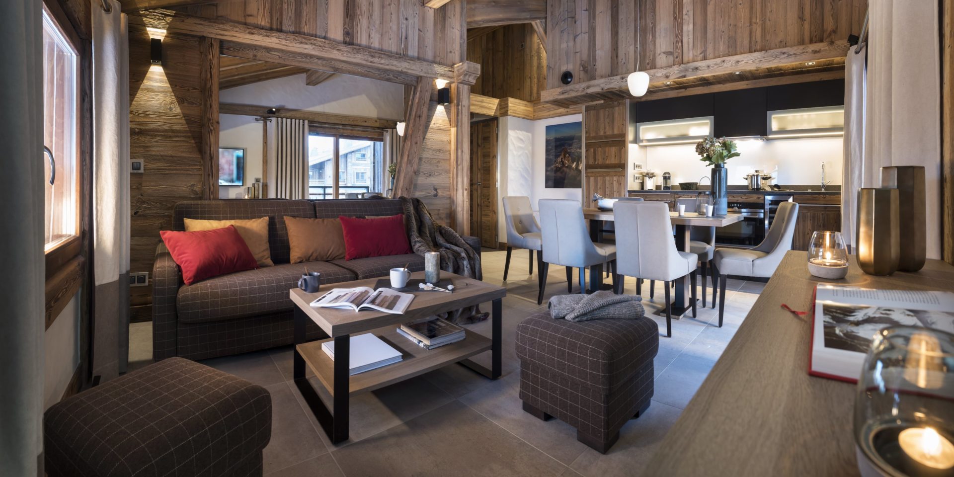 MGM Le Cristal de Jade Chamonix Mont Blanc Frankrijk wintersport skivakantie luxe 4-kamerappartement modern comfortabel woonkamer eetkamer keuken hout