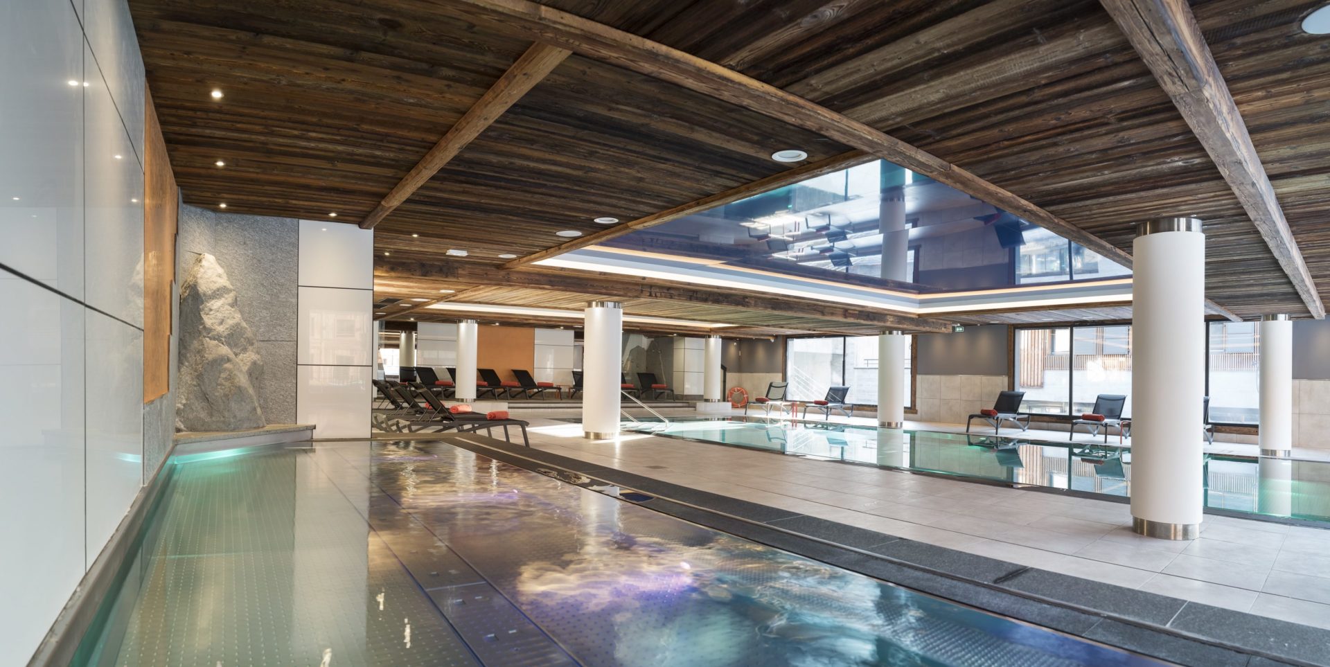 MGM Le Cristal de Jade Chamonix Mont Blanc Frankrijk wintersport skivakantie luxe zwembad ontspannen zwemmen