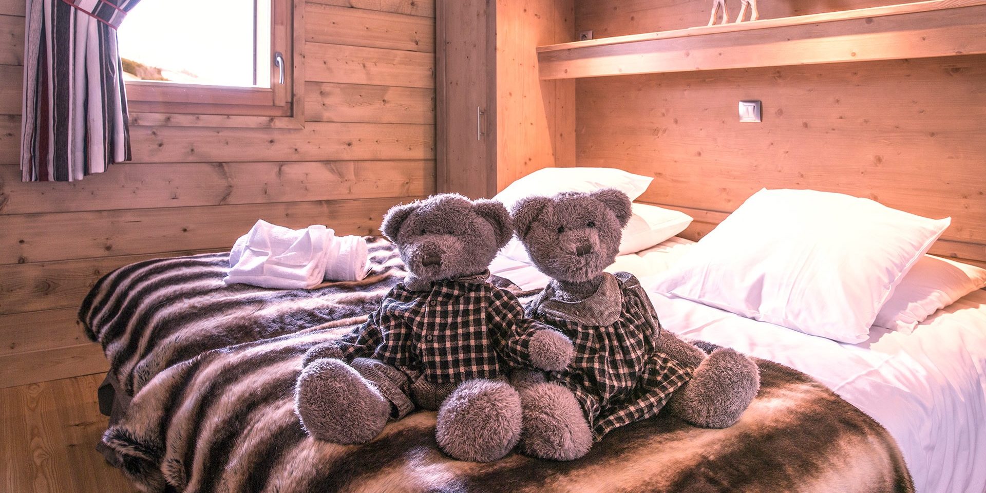 CGH La Grange aux Fees Valmorel Le Grand Domaine Frankrijk wintersport skivakantie luxe appartement slaapkamer bedden kinderen knuffels beren knus gezin