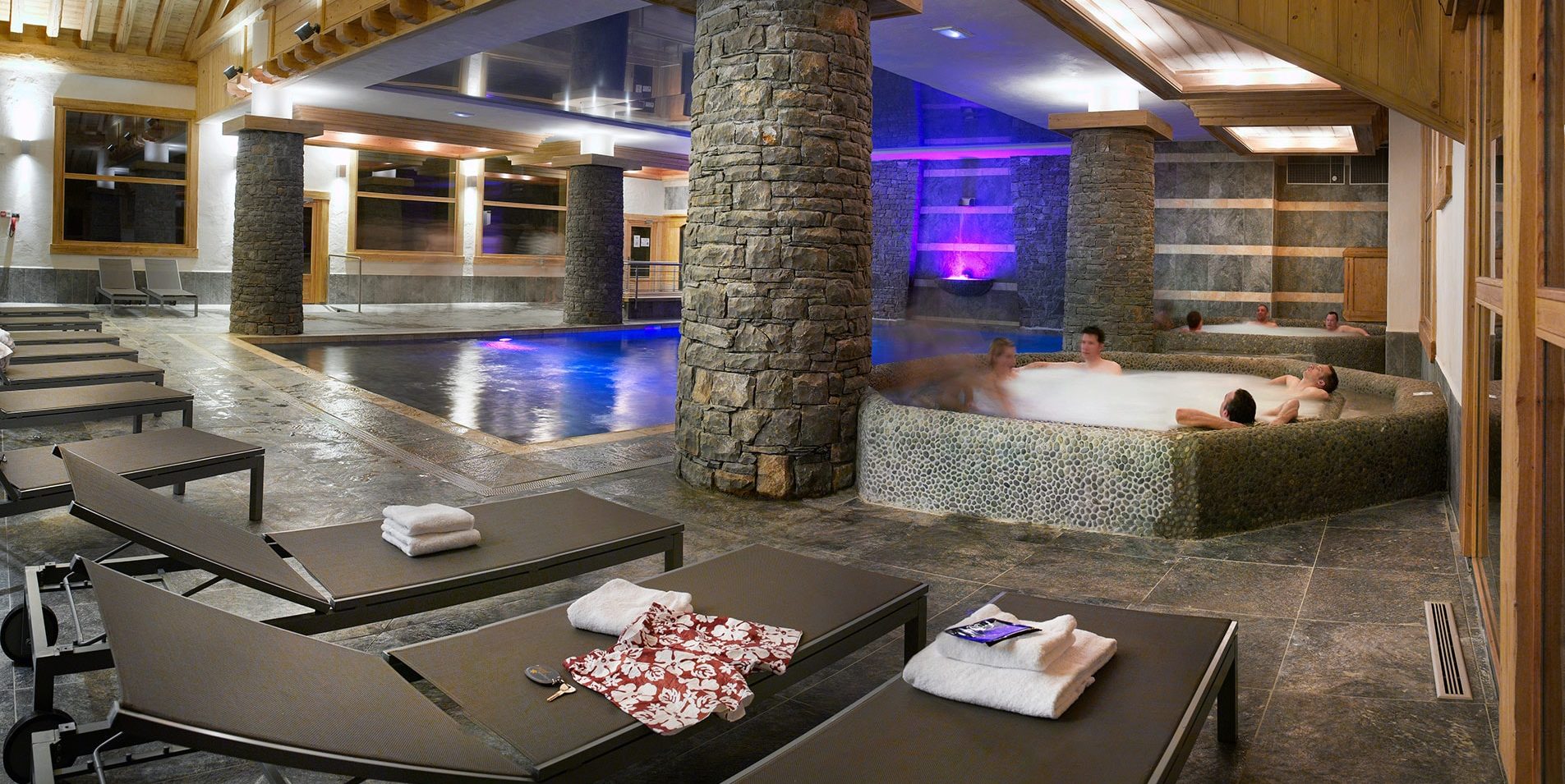 CGH Les Granges du Soleil Plagne Soleil Paradiski Frankrijk wintersport skivakantie luxe zwembad jacuzzi ligstoelen ontspannen na skiën