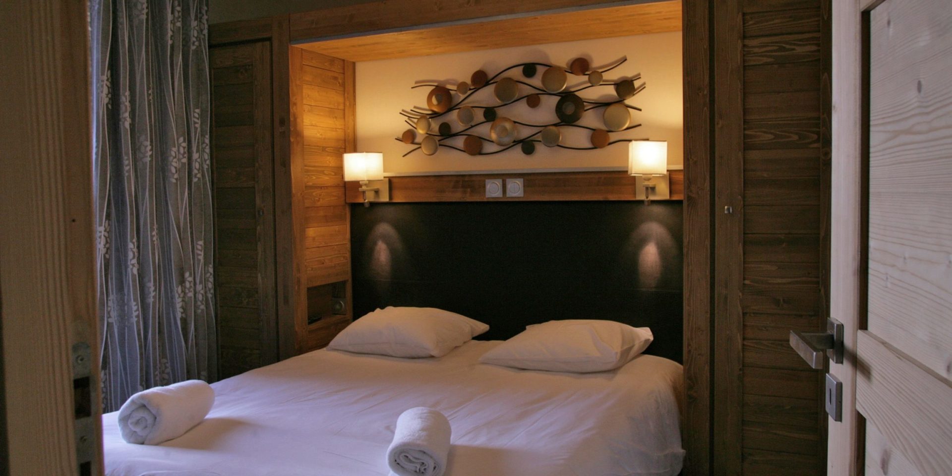 Koh I Nor Val Thorens Les 3 Vallees Frankrijk wintersport skivakantie luxe slaapkamer 2-persoonsbed kunstwerk comfortabel