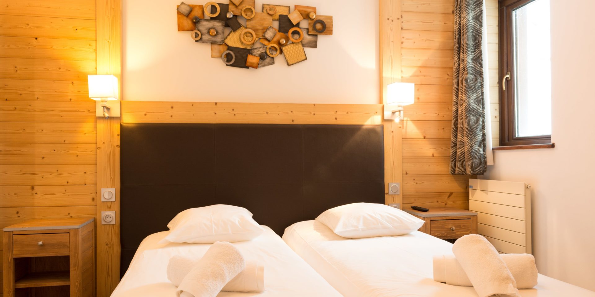 Koh I Nor Val Thorens Les 3 Vallees Frankrijk wintersport skivakantie luxe slaapkamer twin bedden kunstwerk comfortabel