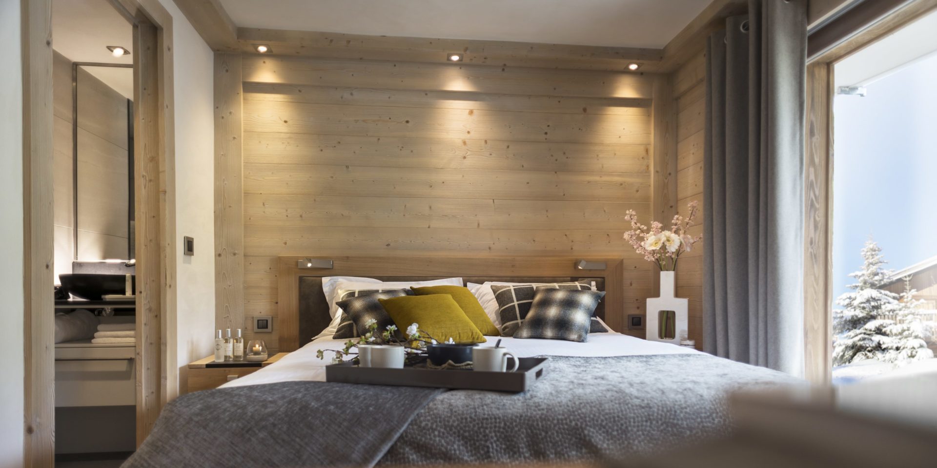 MGM Le Roc des Tours Le Grand Bornand Chinaillon Frankrijk wintersport skivakantie luxe slaapkamer 2-persoonsbed badkamer comfortabel slapen