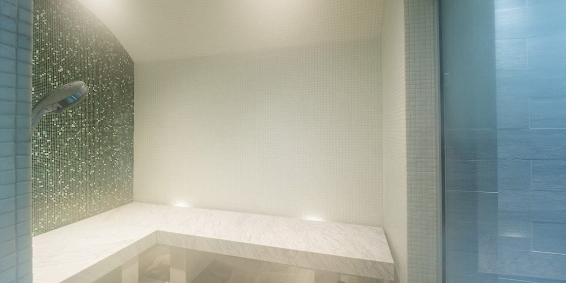 Chalet Farmhouse Val d'Isere Tignes-Val d'Isere Frankrijk wintersport skivakantie luxe hamam douche mozaiek tegels