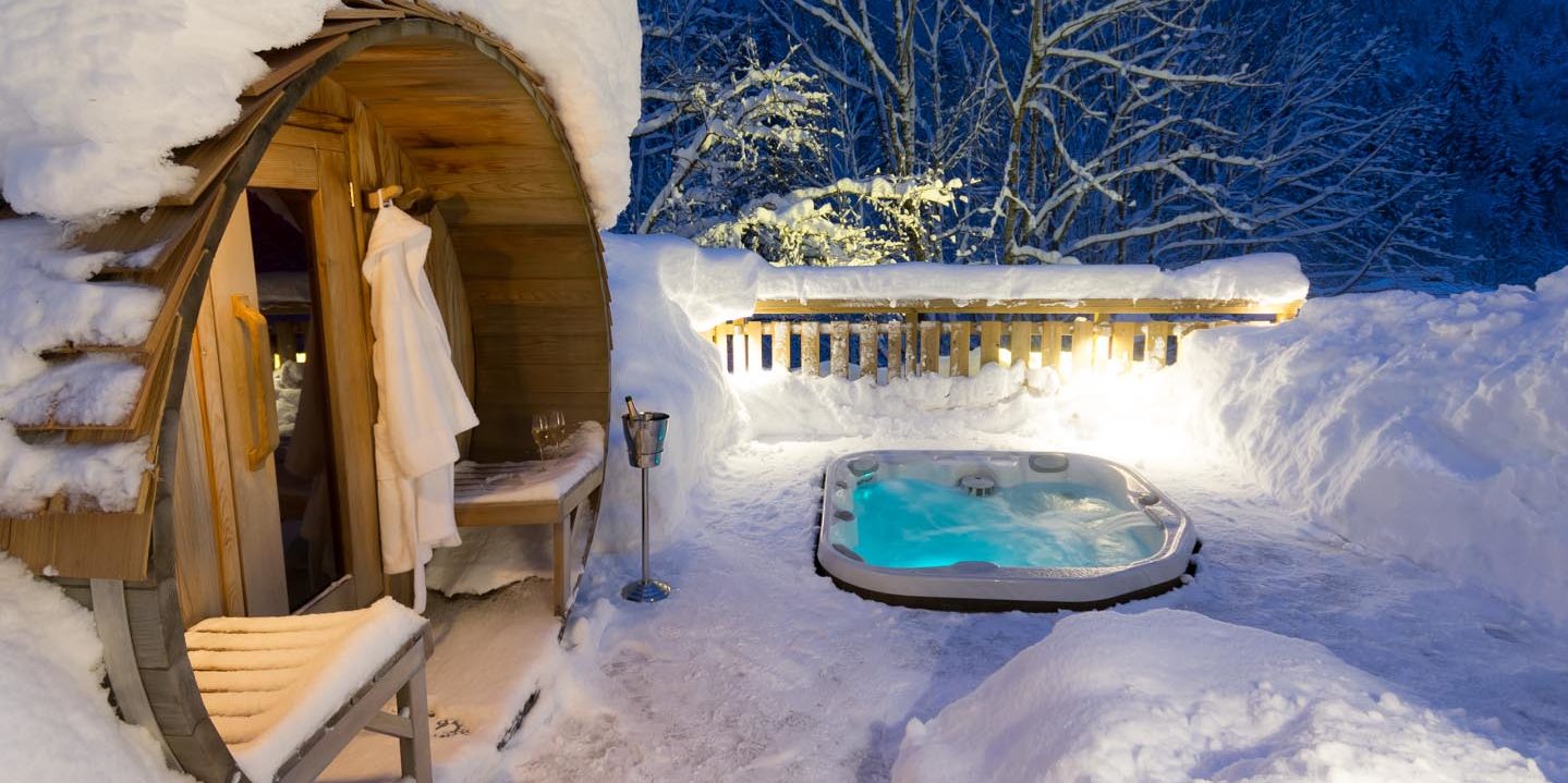 Chalet Twenty26 Morzine Les Portes du Soleil Frankrijk wintersport skivakantie luxe outdoor jacuzzi sauna sneeuw bomen Champagne ontspanning relaxen