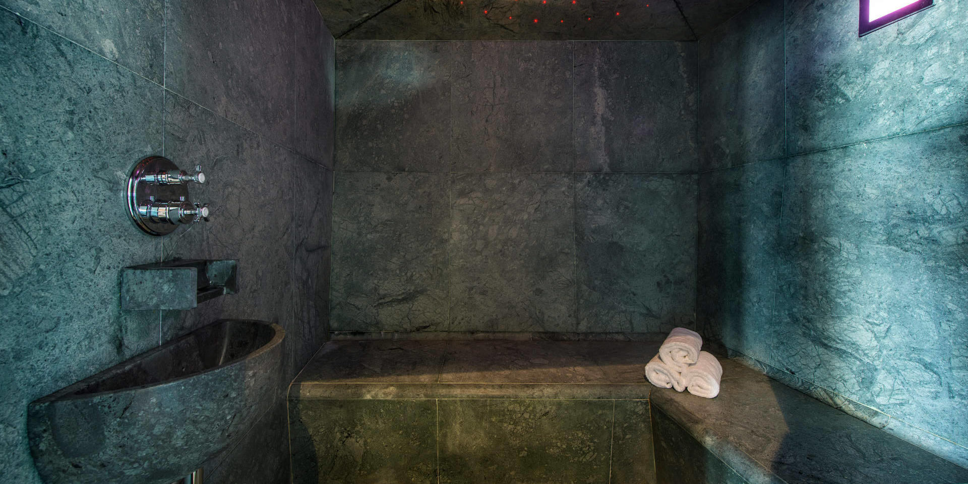 Chalet Nyumba Verbier Les 4 Vallees Zwitserland wintersport skivakantie luxe hamam handdoeken ontspannen relaxen genieten
