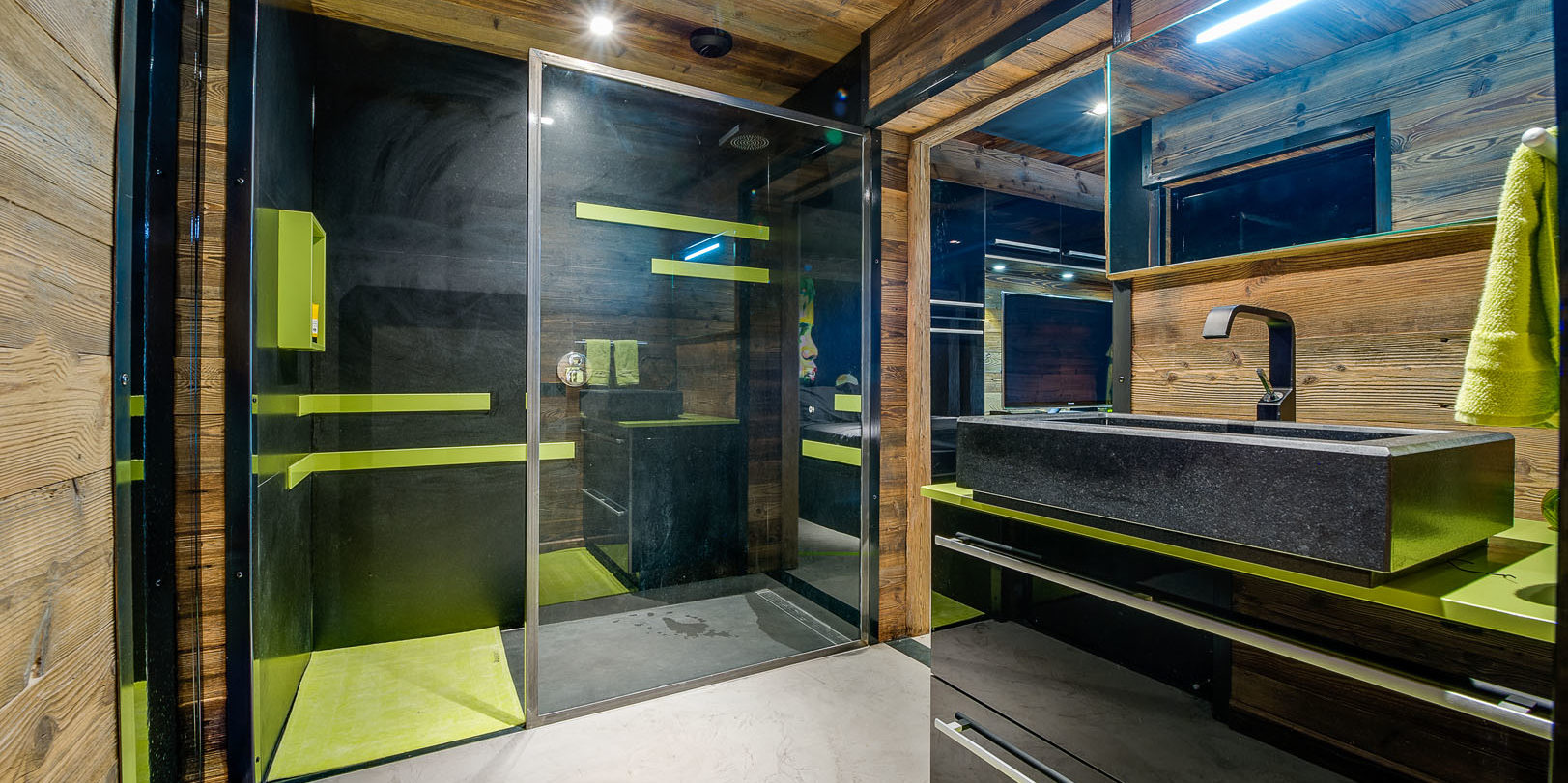 Chalet Quezac Tignes Tignes-Val d'Isere Frankrijk wintersport skivakantie luxe badkamer Pistachio wastafel douche spiegel handdoek