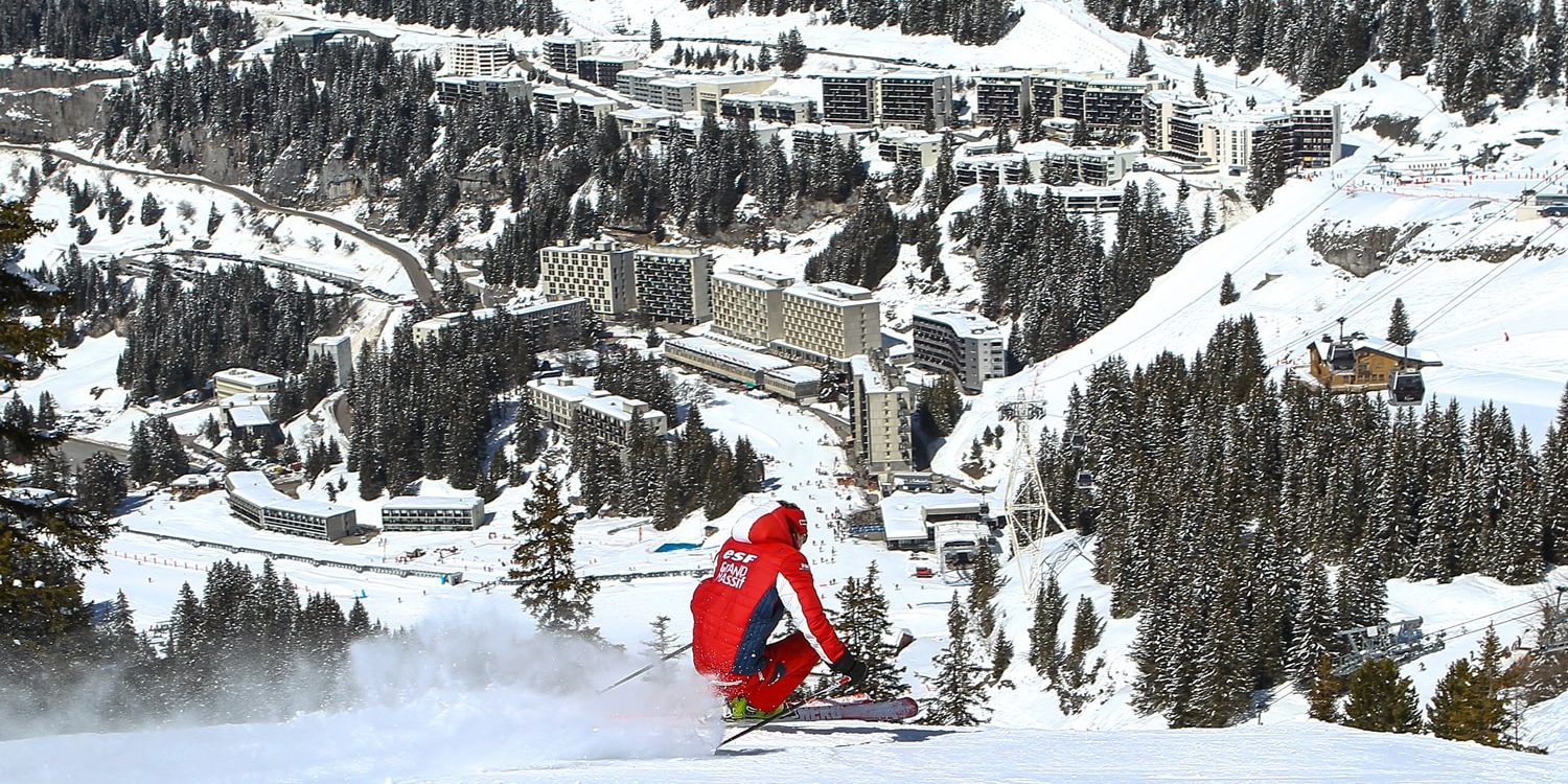 Flaine Le Grand Massif Frankrijk Flaine Le Grand Massif Frankrijk wintersport skivakantie luxe skier dorp bergen bomen sneeuw