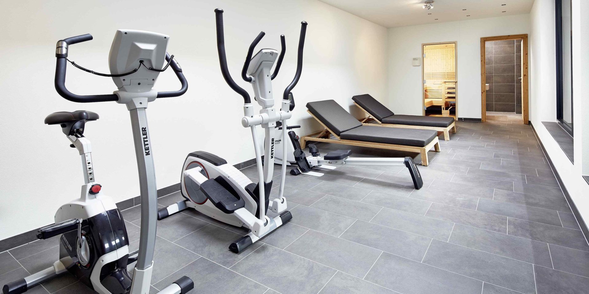 Kaprun Glacier Estate Zell am See-Kaprun Oostenrijk wintersport skivakantie luxe fitnessruimte hometrainer crosstrainer ligstoelen sauna