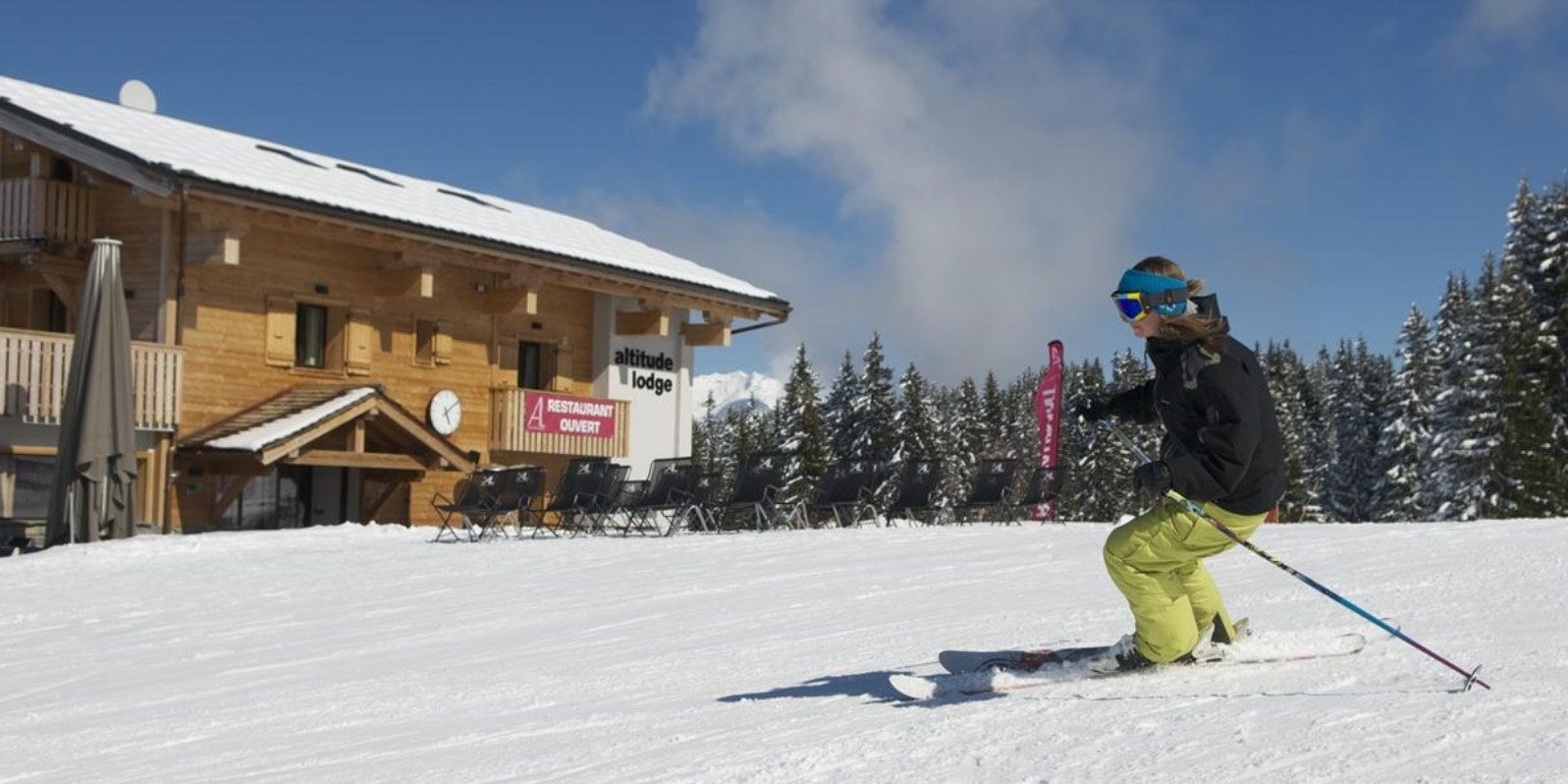Altitude Lodge Les Gets les Portes du Soleil Frankrijk wintersport skivakantie luxe ligging Altitude Lodge piste skier bomen sneeuw