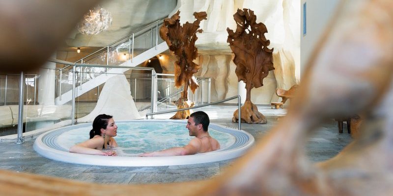 Arc 1950 le Village Arc 1950 Paradiski Frankrijk wintersport skivakantie luxe Spa jacuzzi wellness mensen ontspannen relaxen genieten