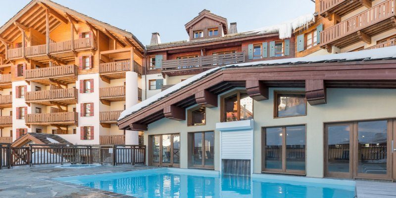 Arc 1950 le Village Arc 1950 Paradiski Frankrijk wintersport skivakantie luxe buiten zwembad Prince des Cimes appartementen residence balkons zwemmen ontspannen relaxen genieten
