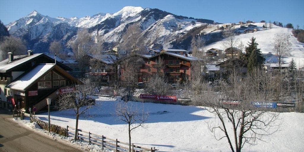 Avenida Style Kaprun Zell am See-Kaprun Oostenrijk wintersport skivakantie luxe Top 5 uitzicht balkon bomen bergen chalets appartementen sneeuw