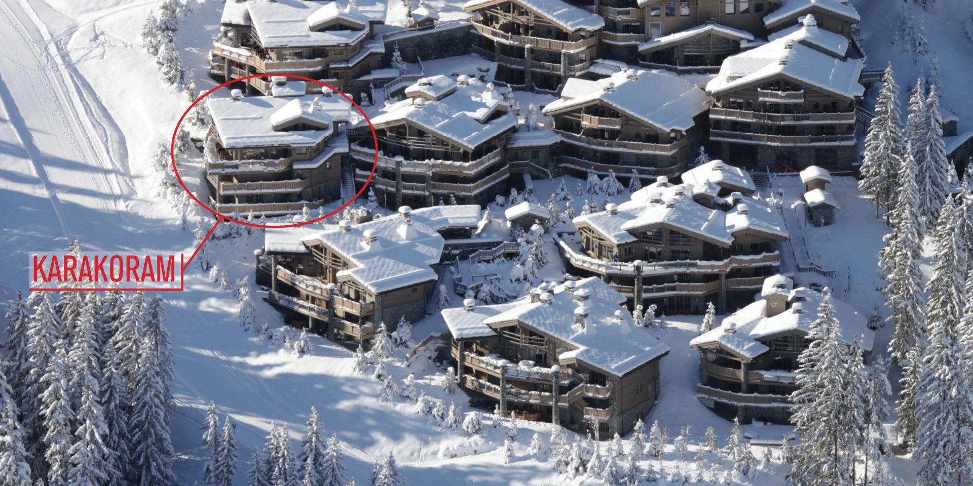 Le K2 Palace Suite-Chalet Karakoram Courchevel Les 3 Vallees Frankrijk wintersport skivakantie luxe ligging chalet Karakoram piste besneeuwde bomen sneeuw