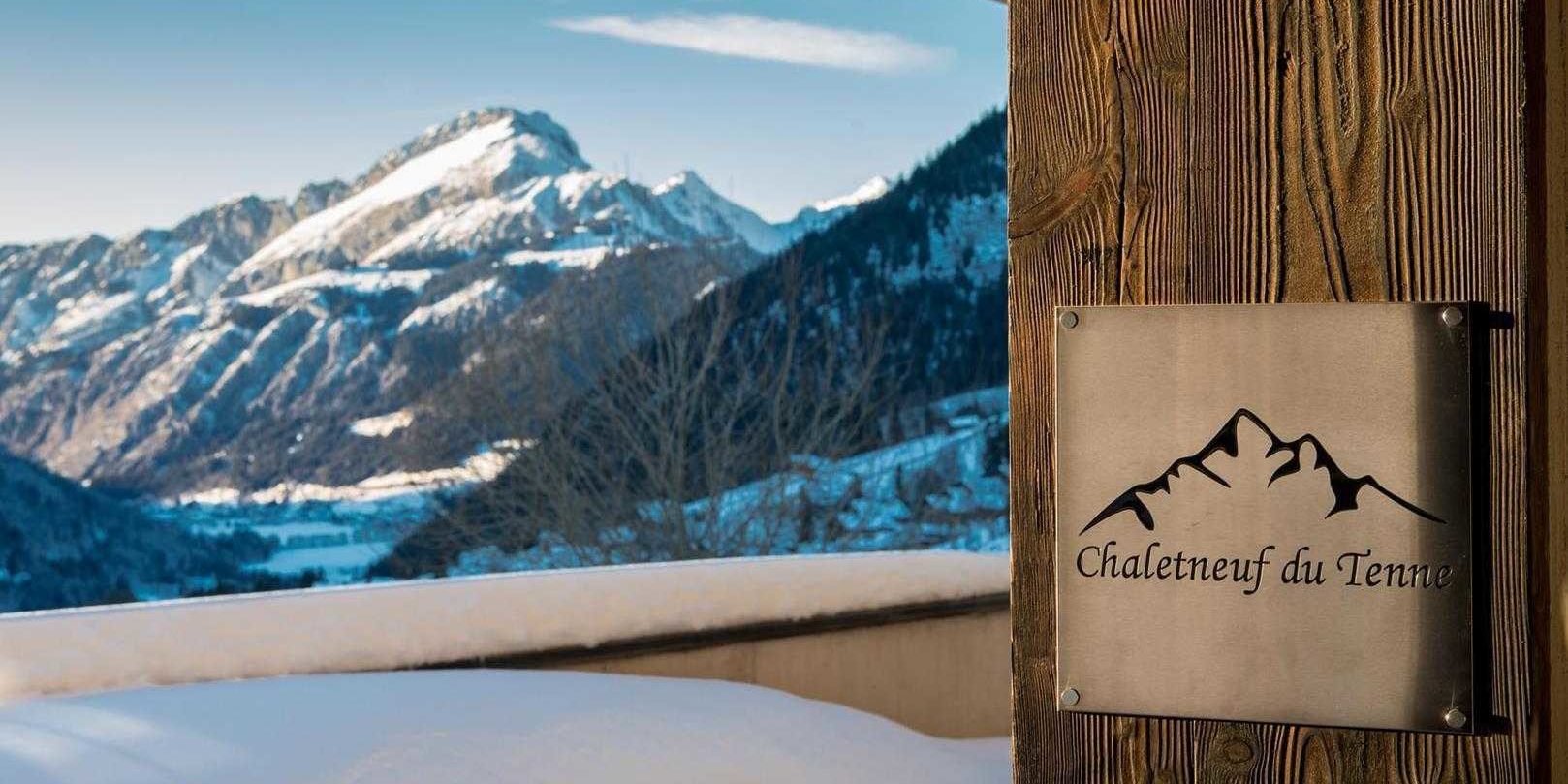 Chaletneuf du Tenne Chatel Les Portes du Soleil Frankrijk wintersport skivakantie luxe uitzicht balkon bomen besneeuwde bergen sneeuw bord Chaletneuf du Tenne