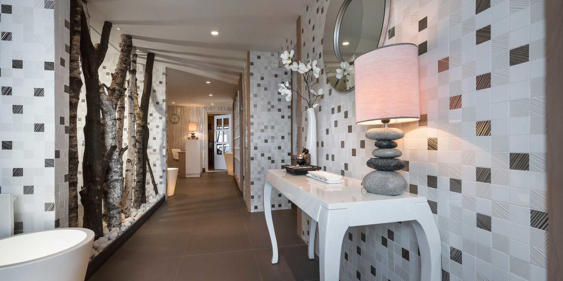 Hotel Village Montana Tignes Tignes-Val d'Isere Frankrijk wintersport skivakantie luxe Spa wellness mozaiek muur boomstammen ontspannen relaxen genieten