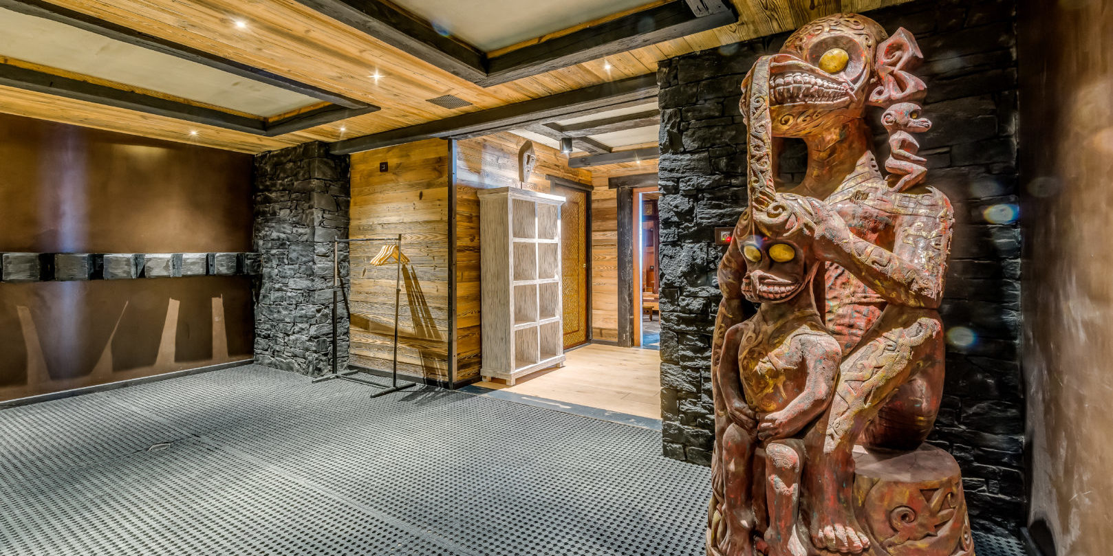 Chalet Ubud Tignes Les Brevieres Tignes-Val d'Isere Frankrijk wintersport skivakantie luxe skikamer beeld