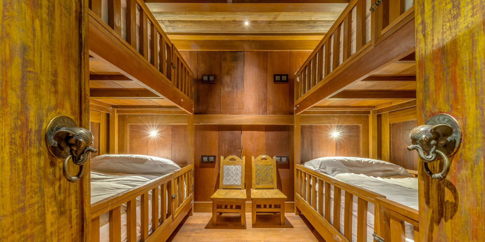 Chalet Ubud Tignes Les Brevieres Tignes-Val d'Isere Frankrijk wintersport skivakantie luxe slaapkamer 2 stapelbedden hout