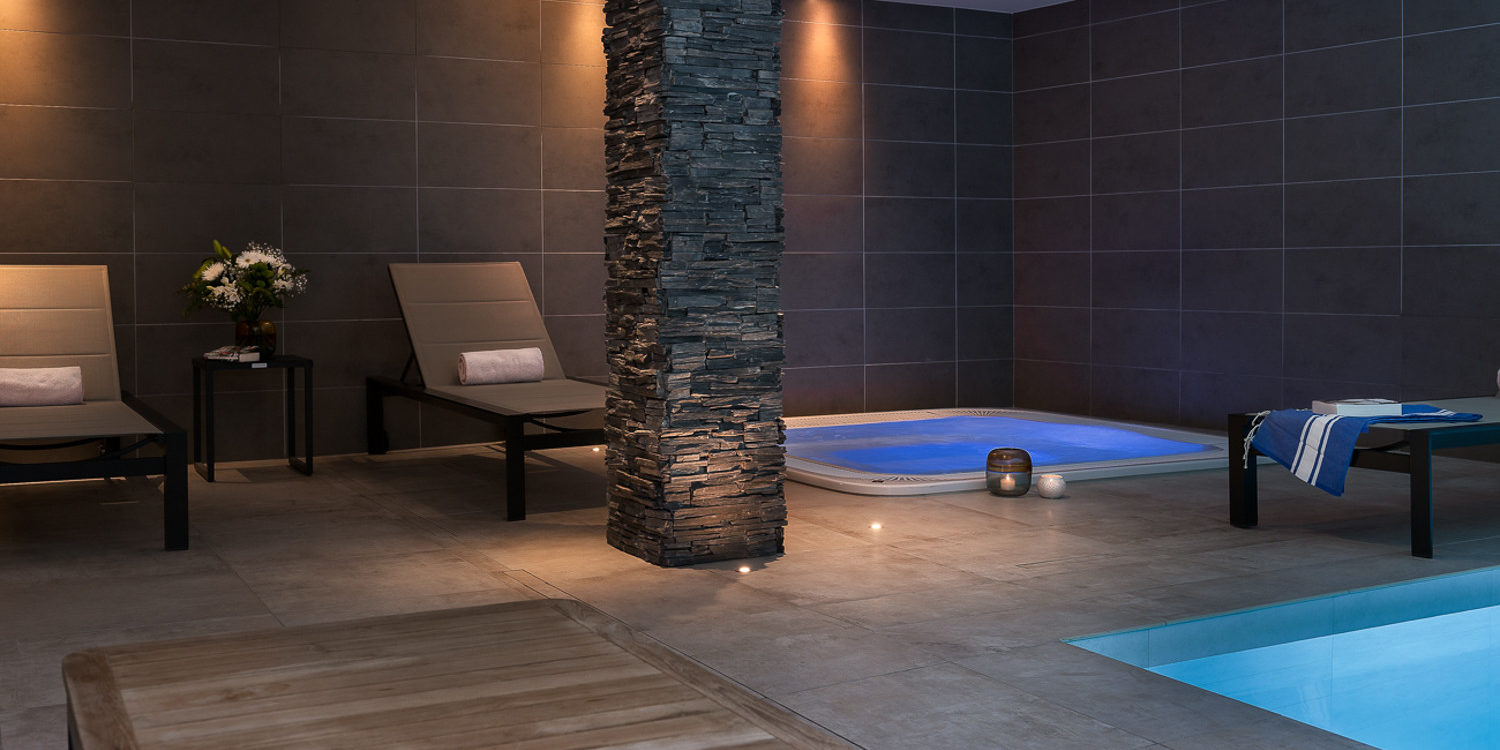 Alpine Residences Les Gets Les Portes du Soleil Frankrijk wintersport skivakantie luxe Spa zwembad jacuzzi ligstoelen bloemen ontspannen relaxen genieten