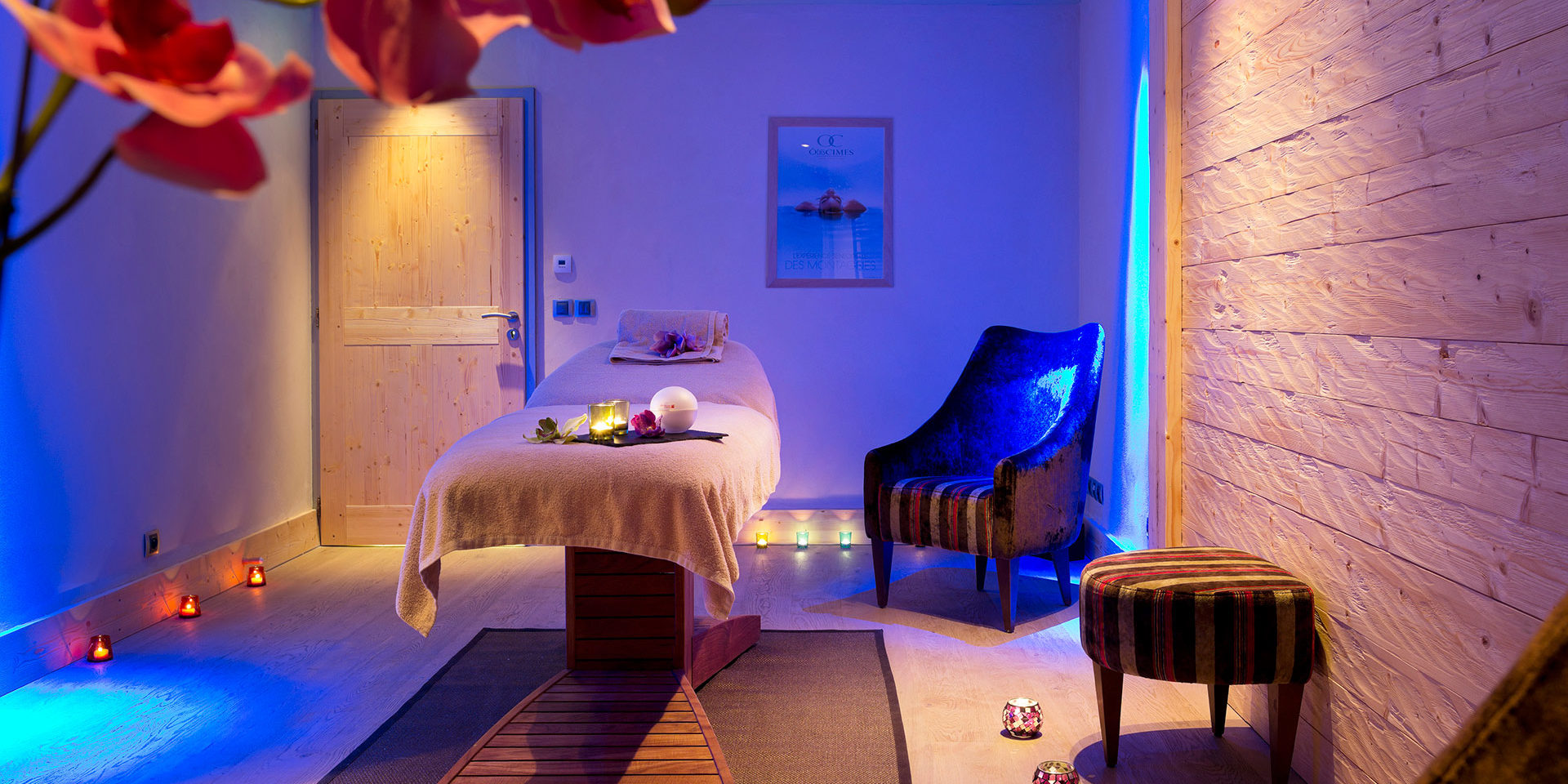 CGH Le Cristal de l'Alpe Alpe d' Huez Grand Domaine Frankrijk wintersport skivakantie luxe massage kaarsen bloem fauteuil hocker ontspannen relaxen genieten