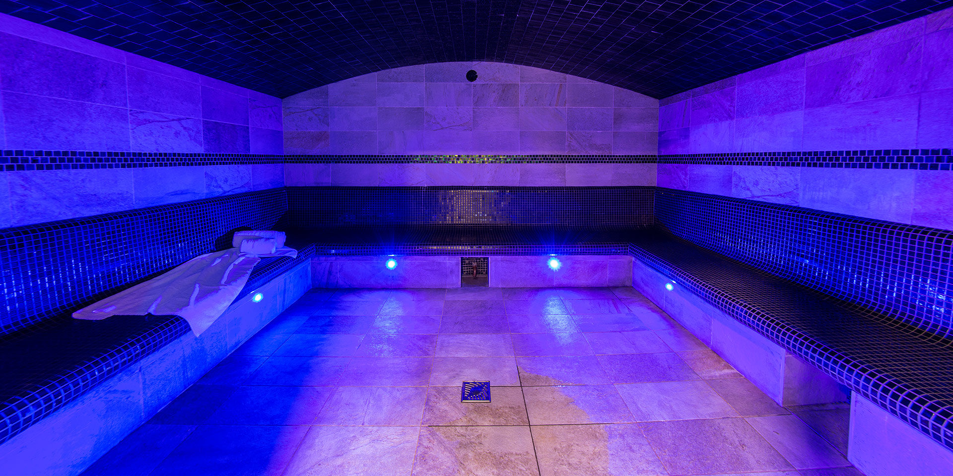 CGH Le Napoleon Montgenevre Via Lattea Frankrijk wintersport skivakantie luxe hamam wellness handdoeken ontspannen relaxen genieten