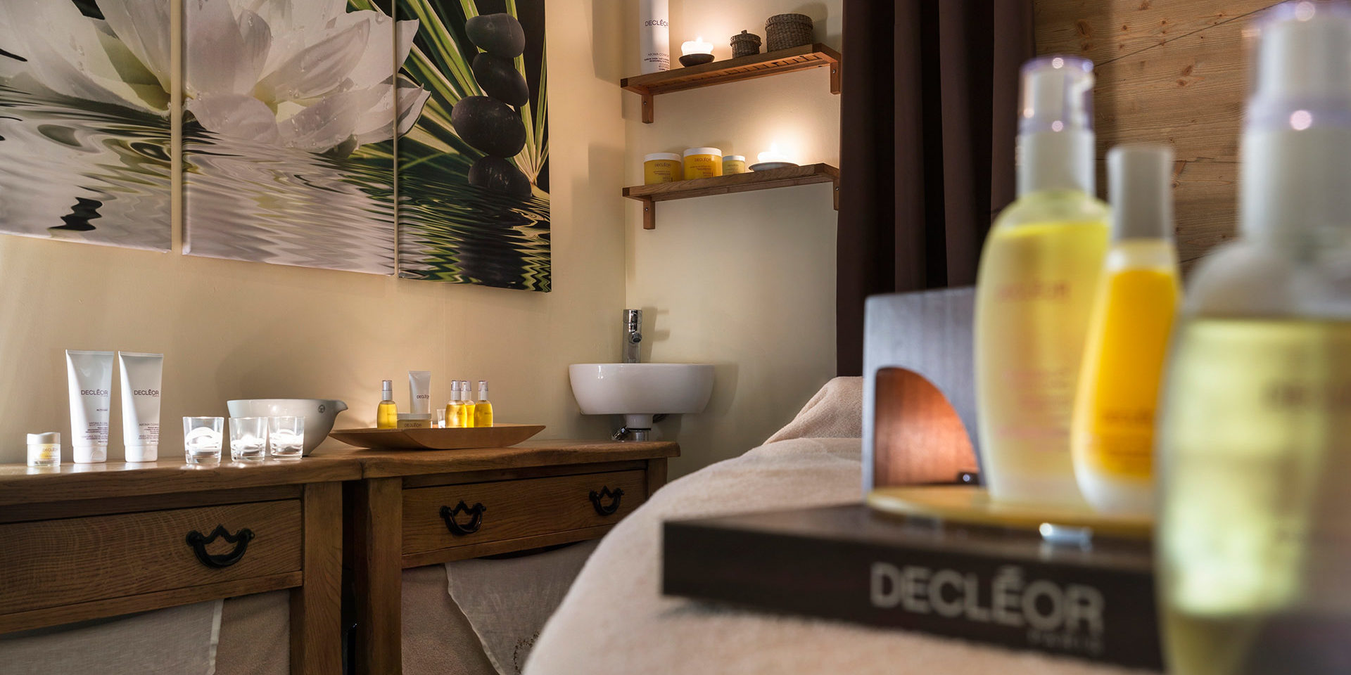 CGH Les Alpages de Champagny Champagny en Vanoise Paradiski Frankrijk wintersport skivakantie luxe massage wellness schilderij kaars Decleor producten