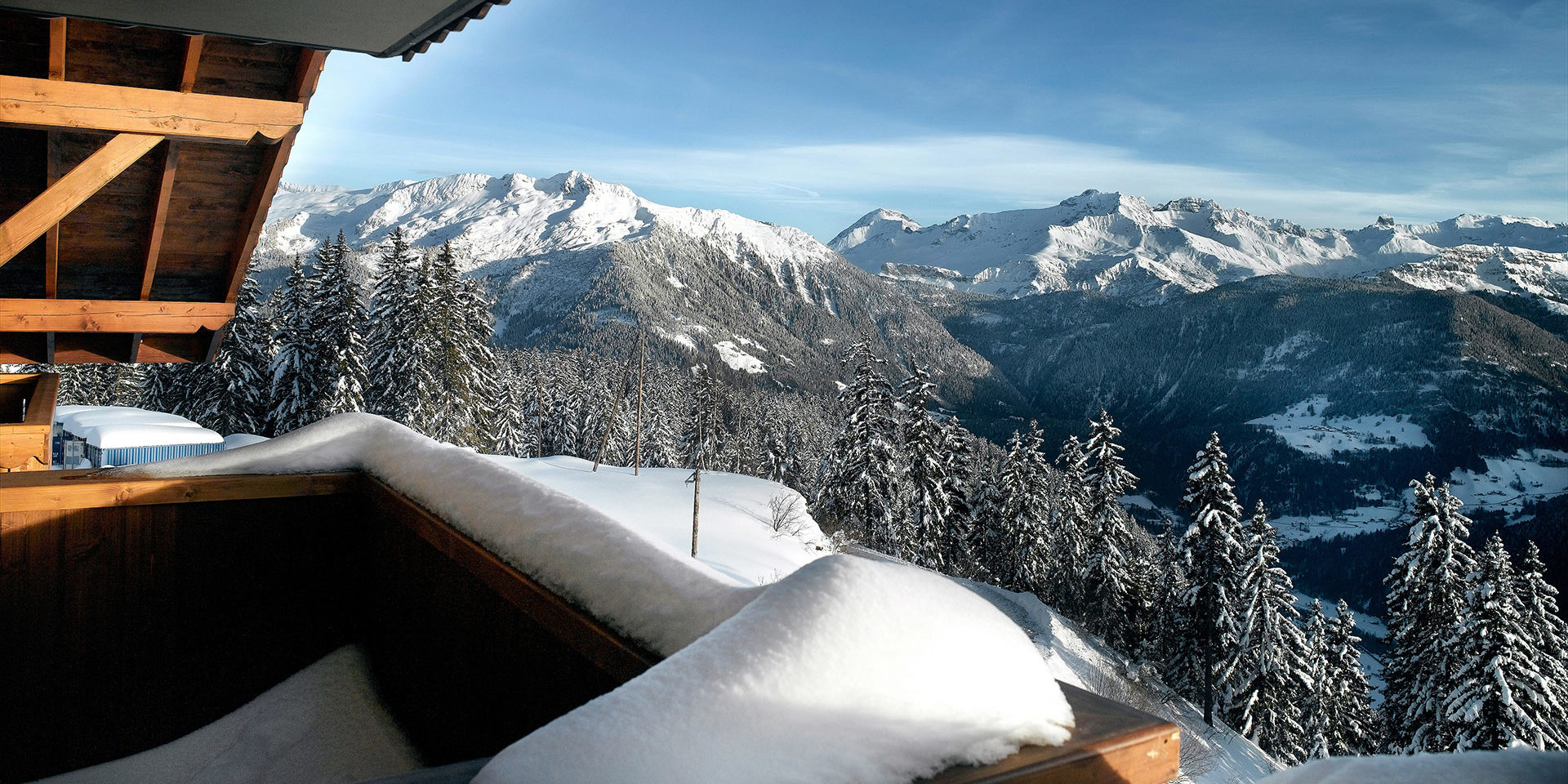 CGH Les Alpages de Champagny Champagny en Vanoise Paradiski Frankrijk wintersport skivakantie luxe uitzicht balkon besneeuwde bergen besneeuwde bomen