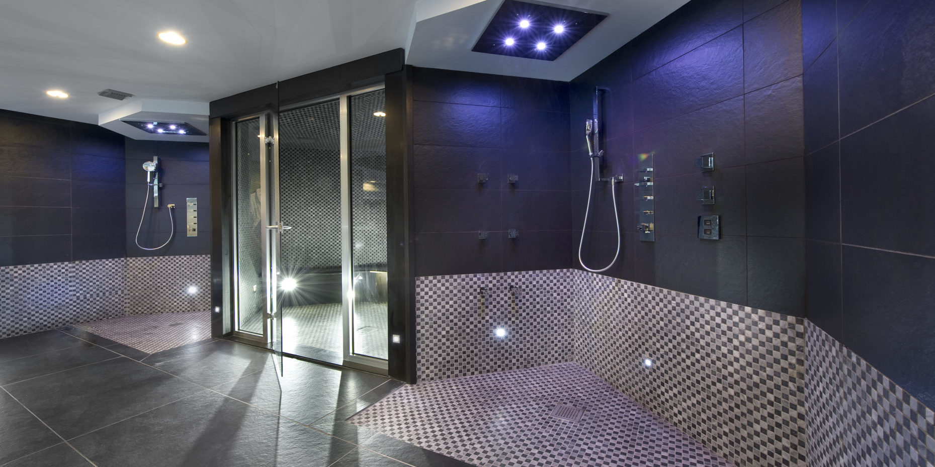 Le K2 Palace Suite-Chalet Concordia Courchevel Les 3 Vallees Frankrijk wintersport skivakantie luxe hamam douches mozaiek tegels zwart wit