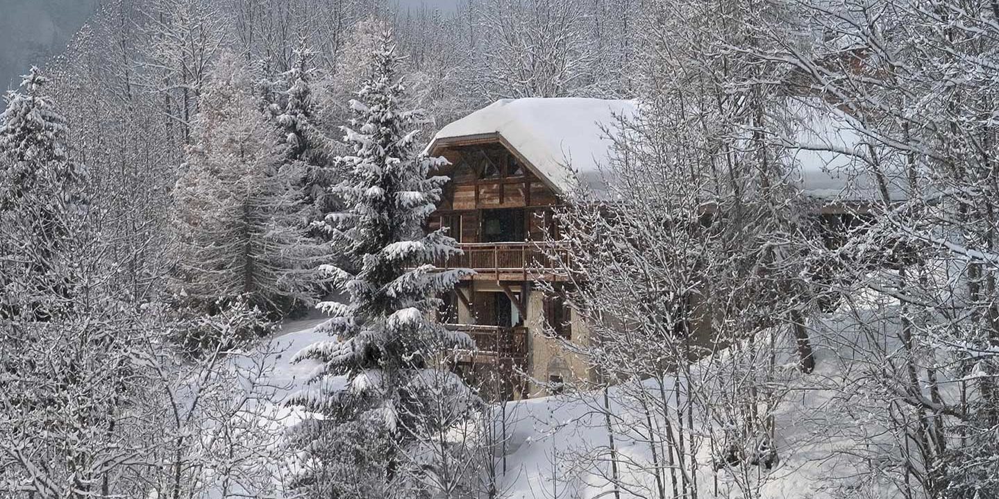 Chalet Ferme de Moudon Les Gets Les Portes du Soleil Frankrijk wintersport skivakantie luxe ligging chalet sneeuw besneeuwde bomen
