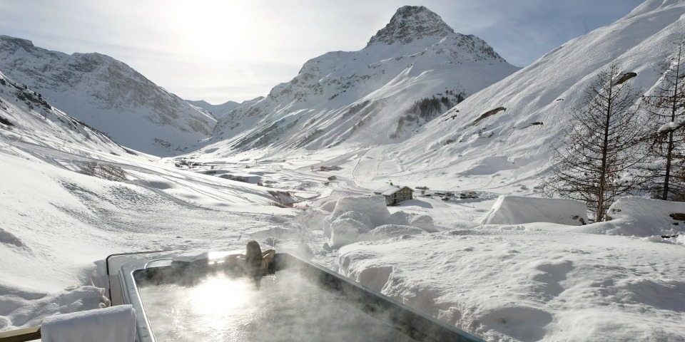 Chalet Le Chardon Val d'Isere Tignes-Val d'Isere Frankrijk wintersport skivakantie luxe chalet jacuzzi bomen besneeuwde bergen ontspannen relaxen genieten